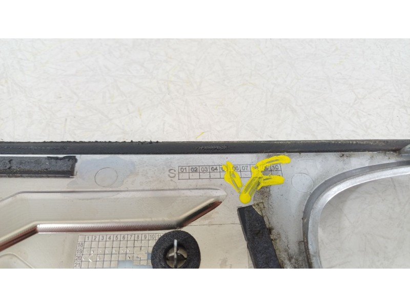 Recambio de moldura para seat arona (kj7, kjp) 1.0 tsi referencia OEM IAM 6F9853378F  