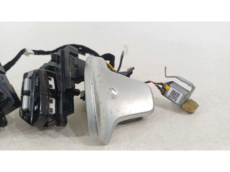 Recambio de mando volante para kia niro (de) 1.6 gdi hybrid referencia OEM IAM 96700CV990FHV 96780AT000 96770AT000