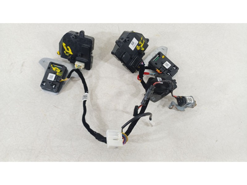 Recambio de mando volante para kia niro (de) 1.6 gdi hybrid referencia OEM IAM 96700CV990FHV 96780AT000 96770AT000