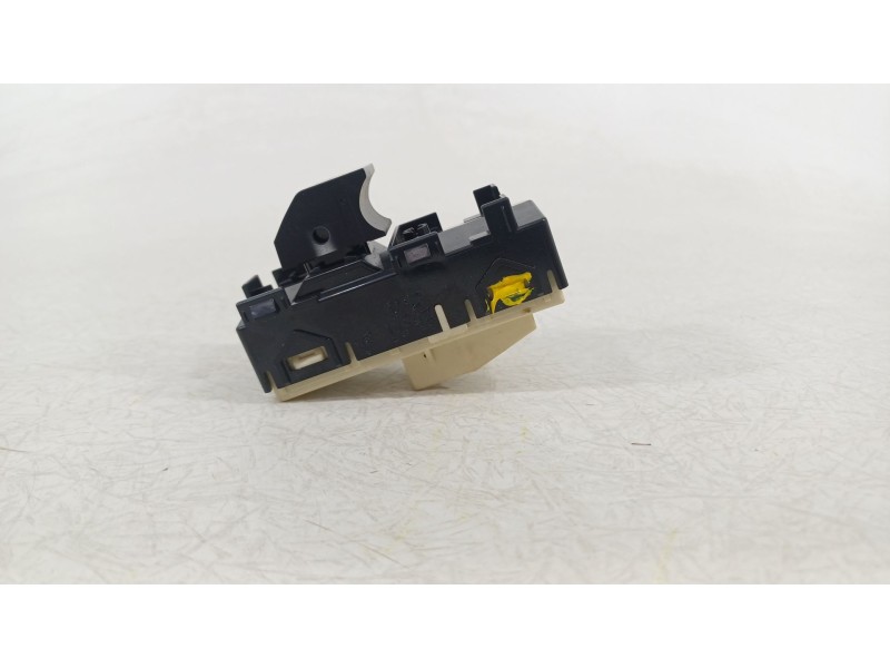 Recambio de mando elevalunas delantero derecho para kia niro (de) 1.6 gdi hybrid referencia OEM IAM 93581AT200  