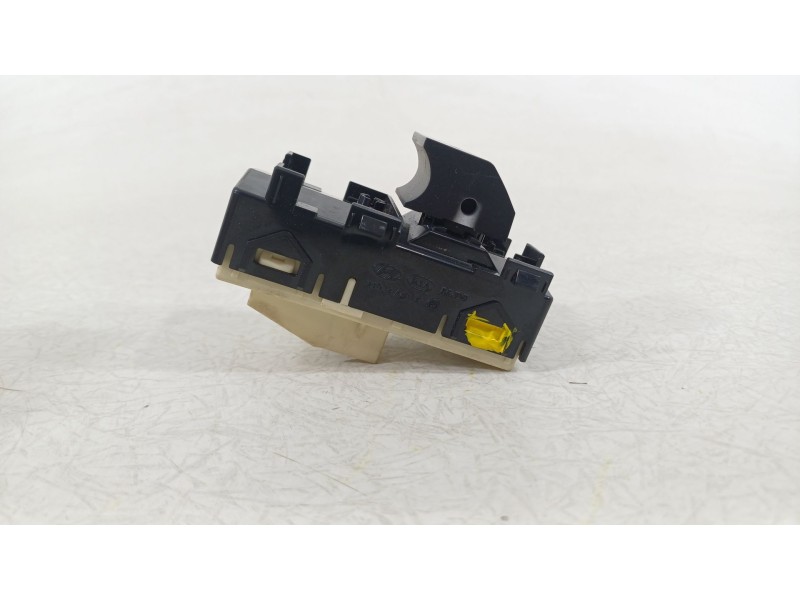 Recambio de mando elevalunas delantero derecho para kia niro (de) 1.6 gdi hybrid referencia OEM IAM 93581AT200  
