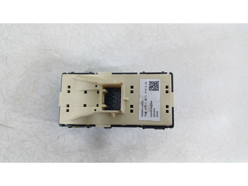 Recambio de mando elevalunas delantero derecho para kia niro (de) 1.6 gdi hybrid referencia OEM IAM 93581AT200  