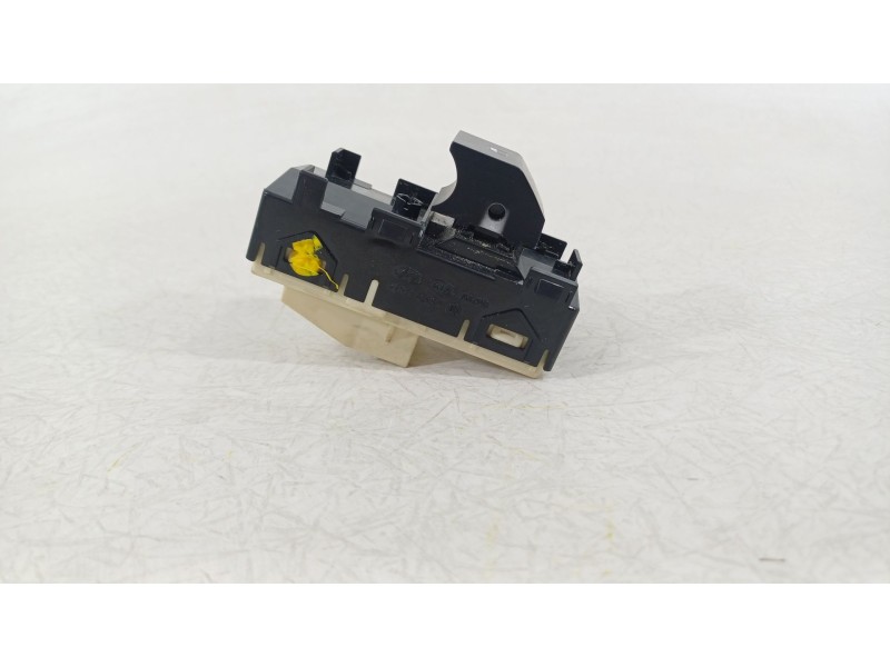 Recambio de mando elevalunas trasero derecho para kia niro (de) 1.6 gdi hybrid referencia OEM IAM 93581AT000  