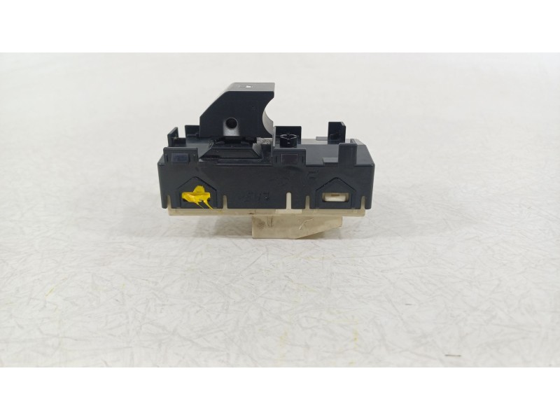 Recambio de mando elevalunas trasero derecho para kia niro (de) 1.6 gdi hybrid referencia OEM IAM 93581AT000  