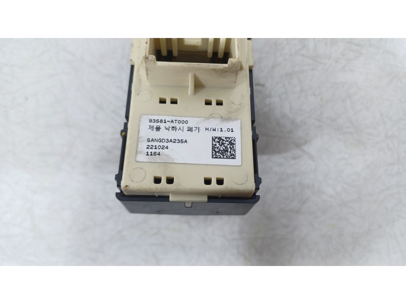 Recambio de mando elevalunas trasero derecho para kia niro (de) 1.6 gdi hybrid referencia OEM IAM 93581AT000  