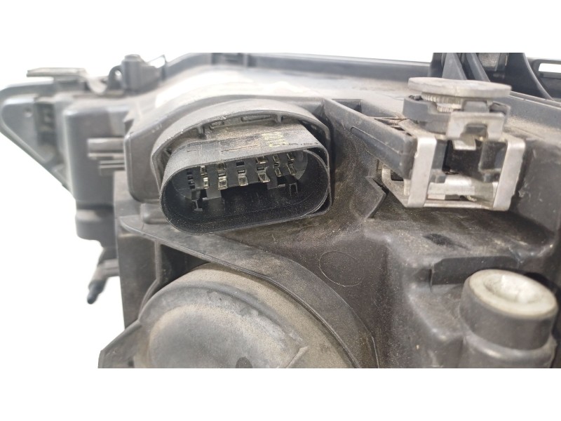 Recambio de faro derecho para audi a4 b8 (8k2) 2.0 tdi referencia OEM IAM 8K0941044C  