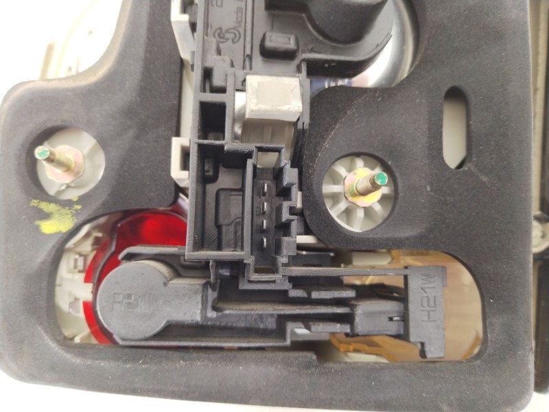 Recambio de piloto trasero izquierdo en porton para volkswagen touareg (7la) tdi r5 referencia OEM IAM 7L6945093H  