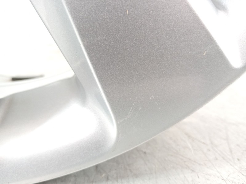 Recambio de llanta para seat arona xperience referencia OEM IAM 6F9601025  