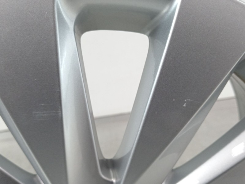 Recambio de llanta para seat arona xperience referencia OEM IAM 6F9601025  