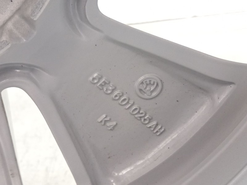 Recambio de llanta para skoda octavia combi (5e5) ambition referencia OEM IAM 5E3601025  