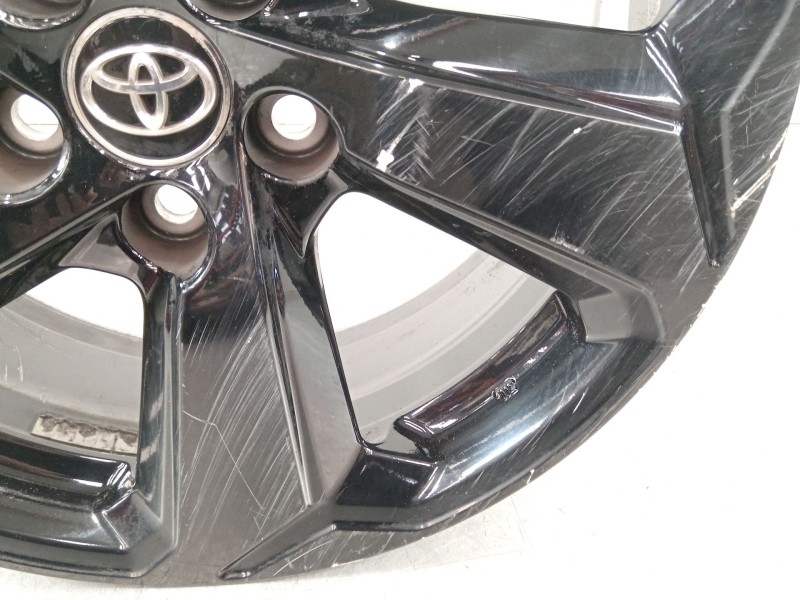 Recambio de llanta para toyota rav 4 advance hybrid referencia OEM IAM 4261142600  