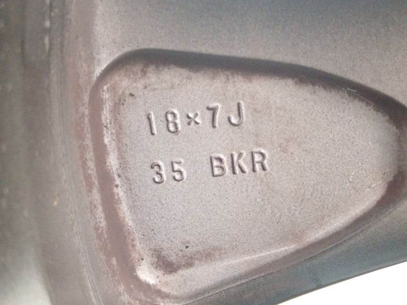 Recambio de llanta para toyota rav 4 advance hybrid referencia OEM IAM 4261142600  