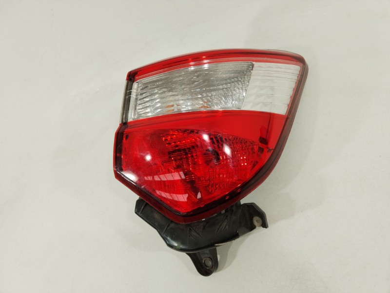 Recambio de piloto trasero derecho para toyota yaris active referencia OEM IAM 815500DB60  