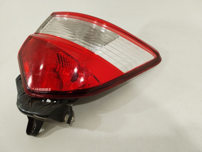 Recambio de piloto trasero derecho para toyota yaris active referencia OEM IAM 815500DB60  