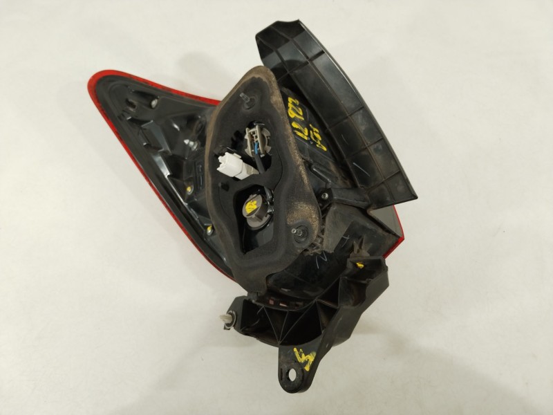 Recambio de piloto trasero derecho para toyota yaris active referencia OEM IAM 815500DB60  