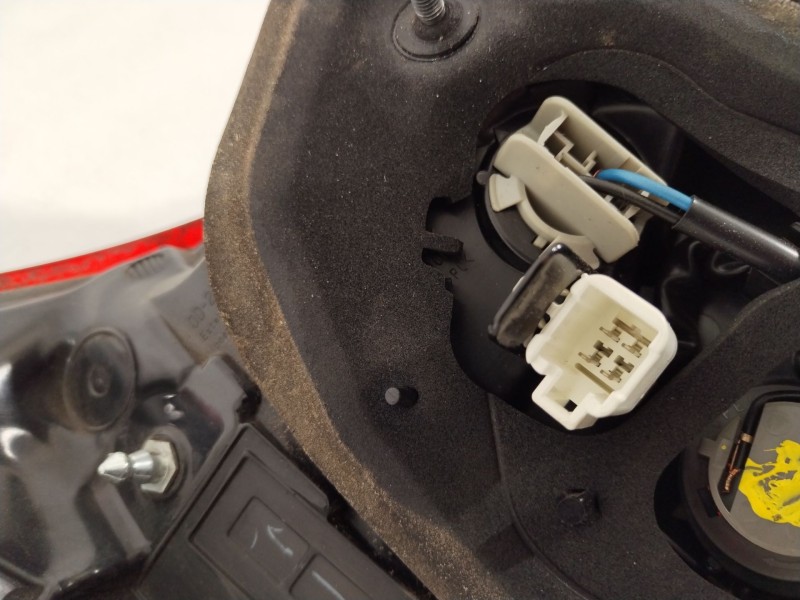 Recambio de piloto trasero derecho para toyota yaris active referencia OEM IAM 815500DB60  