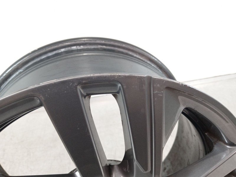 Recambio de llanta para peugeot 208 2020 referencia OEM IAM 9829566277  