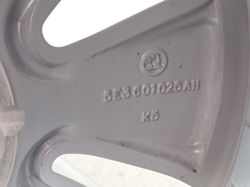 Recambio de llanta para skoda octavia combi (5e5) ambition referencia OEM IAM 5E3601025  