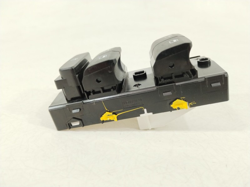 Recambio de mando elevalunas delantero izquierdo para hyundai i20 iii (bc3, bi3) 1.2 referencia OEM IAM 93571Q0210  