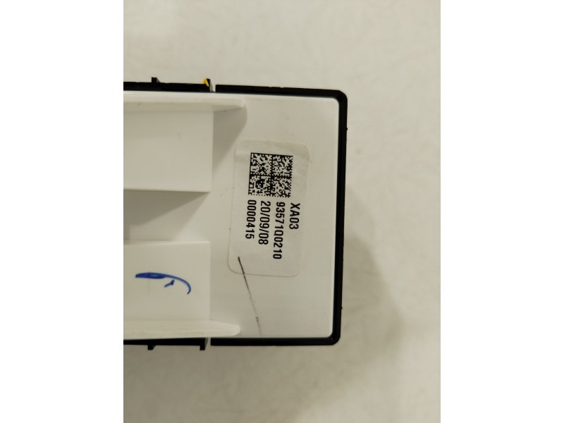 Recambio de mando elevalunas delantero izquierdo para hyundai i20 iii (bc3, bi3) 1.2 referencia OEM IAM 93571Q0210  
