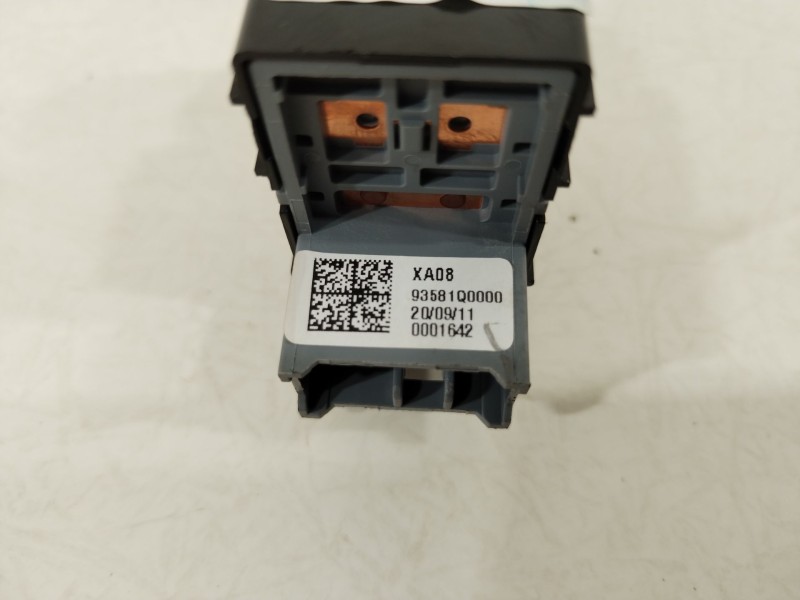 Recambio de mando elevalunas trasero derecho para hyundai i20 iii (bc3, bi3) 1.2 referencia OEM IAM 93581Q0000  