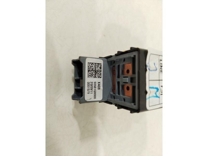 Recambio de mando elevalunas trasero izquierdo para hyundai i20 iii (bc3, bi3) 1.2 referencia OEM IAM 93581Q0000  