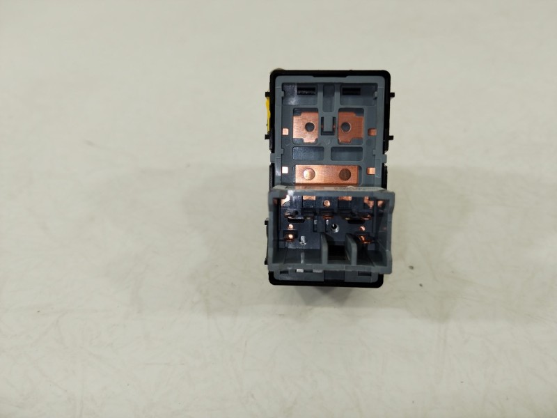 Recambio de mando elevalunas trasero izquierdo para hyundai i20 iii (bc3, bi3) 1.2 referencia OEM IAM 93581Q0000  