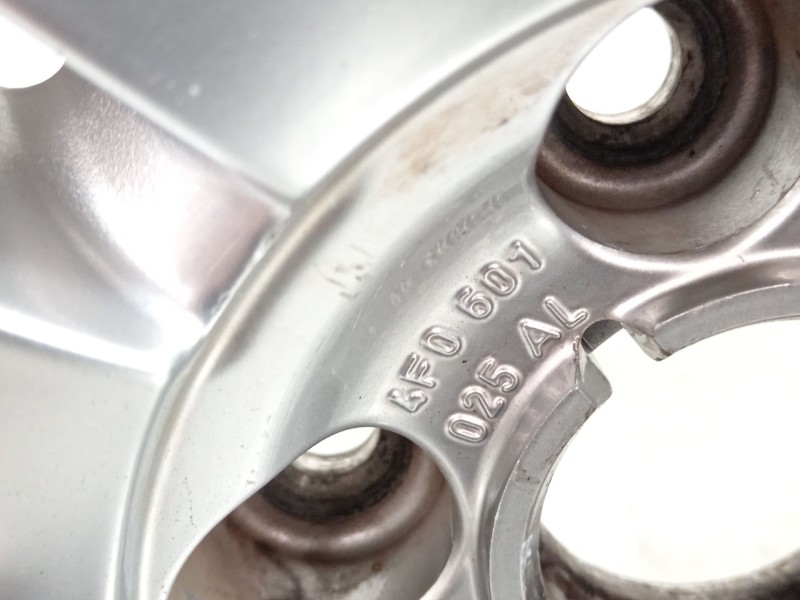 Recambio de llanta para audi s6 berlina 4f2 referencia OEM IAM 4F0601025  