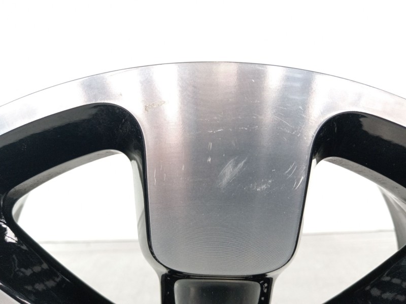 Recambio de llanta para citroën c3 feel referencia OEM IAM 9800494077  