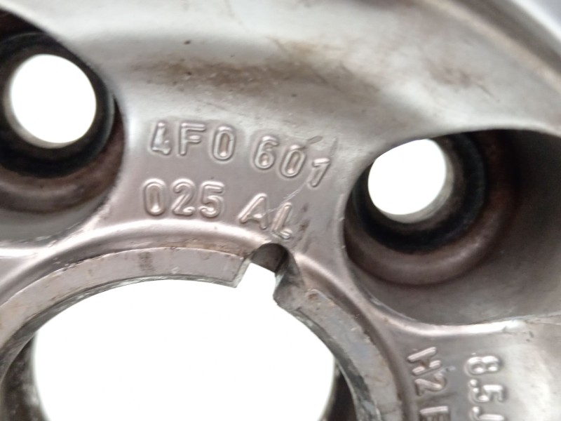 Recambio de llanta para audi s6 berlina 4f2 referencia OEM IAM 4F0601025  