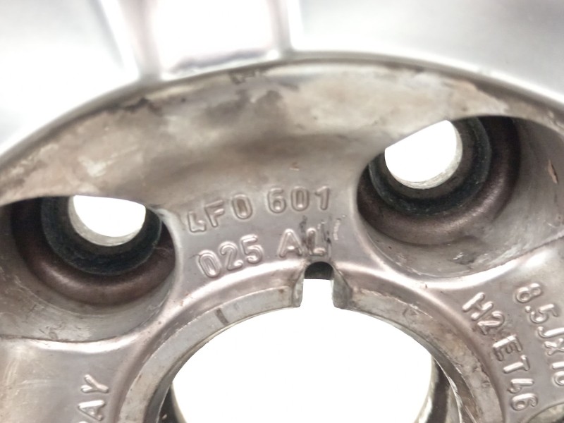 Recambio de llanta para audi s6 berlina 4f2 referencia OEM IAM 4F0601025  