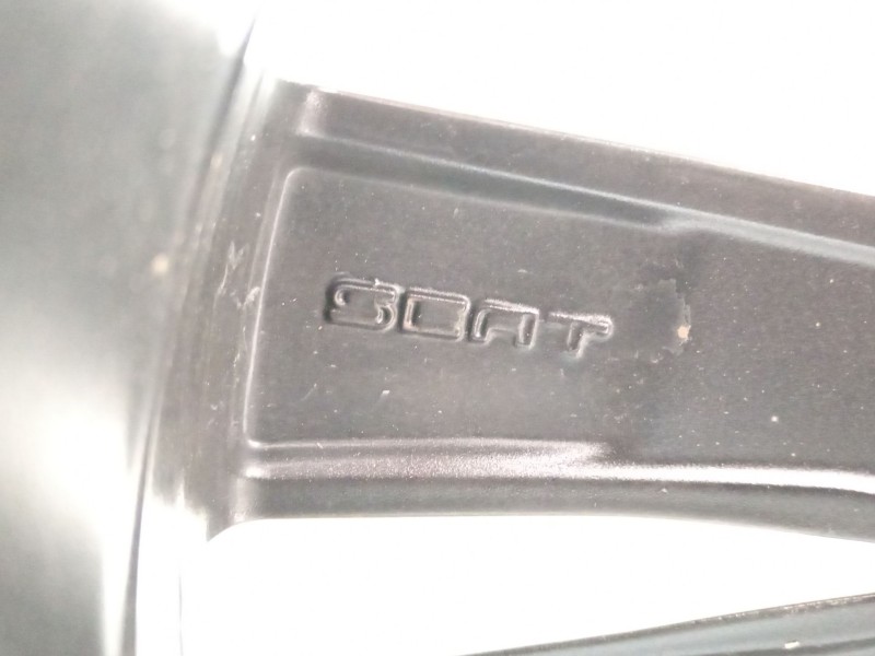 Recambio de llanta para seat arona xperience referencia OEM IAM 6F9601025  