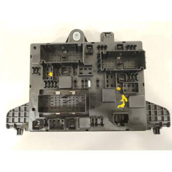 CAJA RELES / FUSIBLES 13449199 
