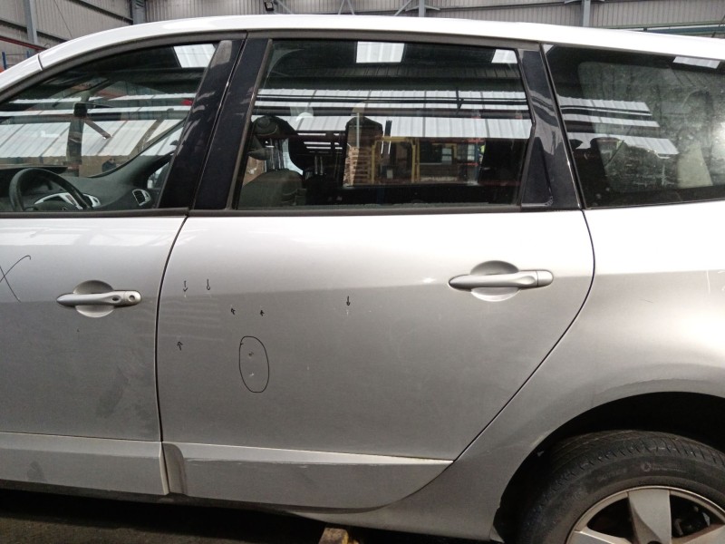 Recambio de puerta trasera izquierda para renault grand scénic iii (jz0/1_) 1.9 dci referencia OEM IAM   
