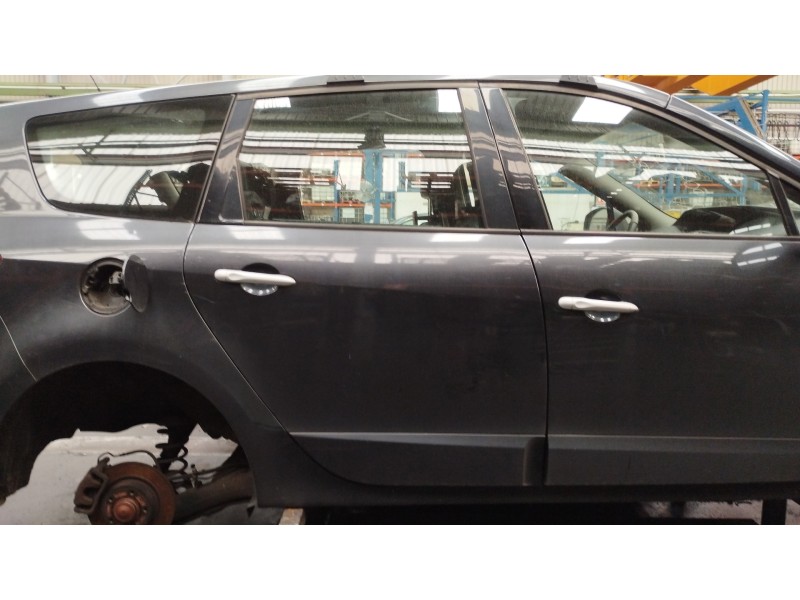 Recambio de puerta trasera derecha para renault grand scenic iii bose edition referencia OEM IAM   