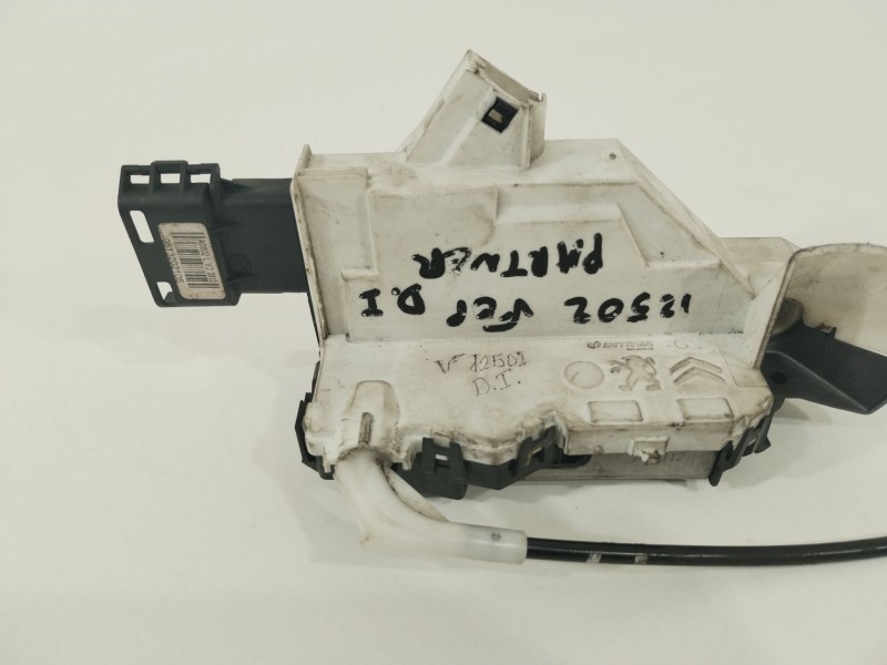 Recambio de cerradura puerta delantera izquierda para peugeot partner kombi outdoor referencia OEM IAM 9135EG  