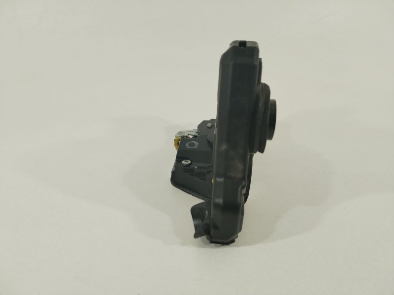 Recambio de cerradura puerta delantera izquierda para toyota auris hybrid active referencia OEM IAM 6904002211  