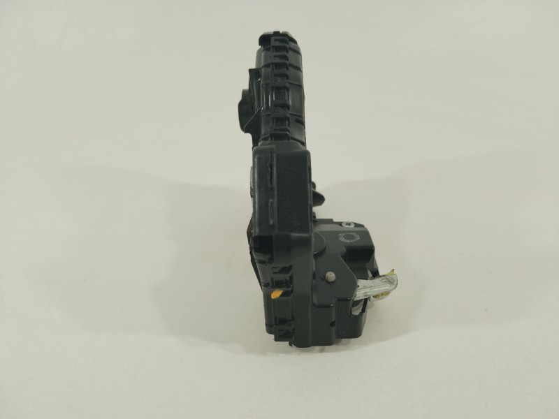 Recambio de cerradura puerta delantera izquierda para toyota auris hybrid active referencia OEM IAM 6904002211  