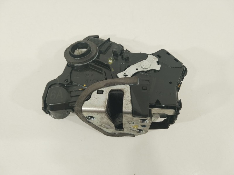 Recambio de cerradura puerta delantera izquierda para toyota auris hybrid active referencia OEM IAM 6904002211  