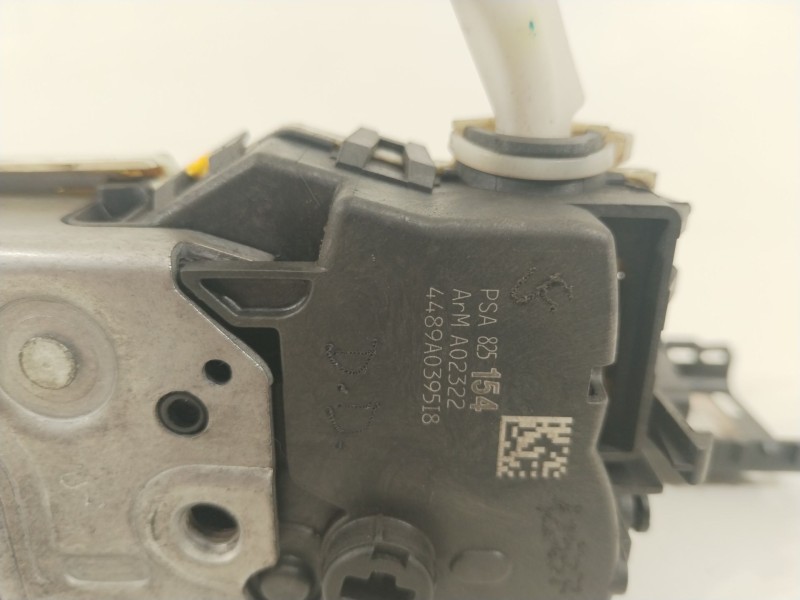 Recambio de cerradura puerta delantera derecha para peugeot 3008 confort referencia OEM IAM 825154  9135HG