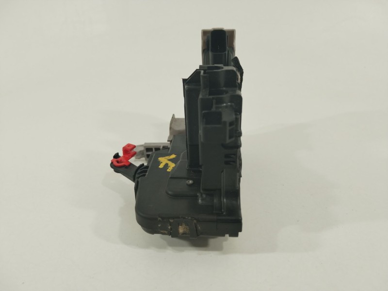 Recambio de cerradura puerta delantera derecha para hyundai kona tecno 2wd referencia OEM IAM 81320J9010  