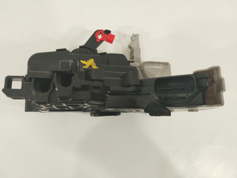 Recambio de cerradura puerta delantera derecha para hyundai kona tecno 2wd referencia OEM IAM 81320J9010  