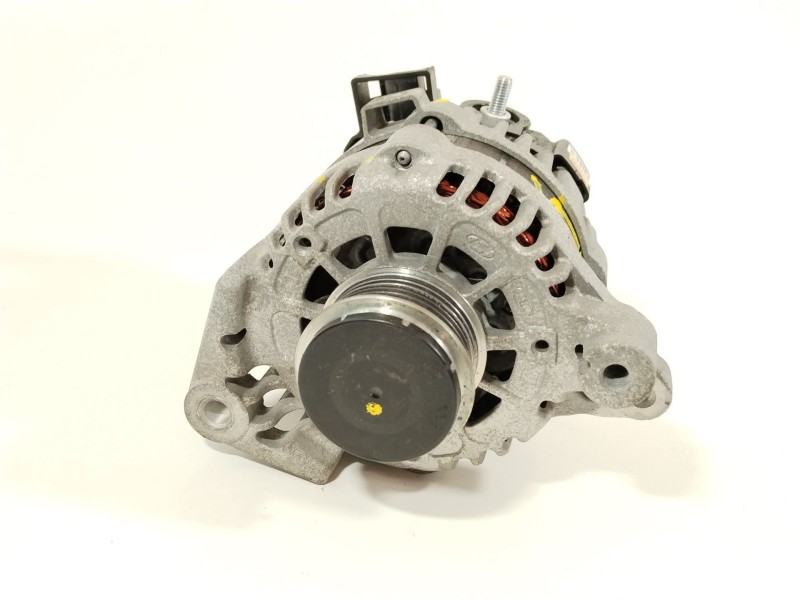 Recambio de alternador para kia stonic (ybcuv) black edition referencia OEM IAM 3730004950  
