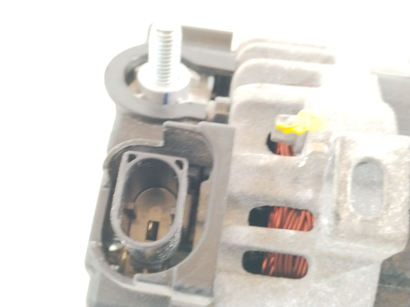 Recambio de alternador para kia stonic (ybcuv) black edition referencia OEM IAM 3730004950  