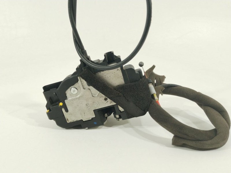 Recambio de cerradura puerta delantera derecha para renault koleos bose edition referencia OEM IAM 825037711R  