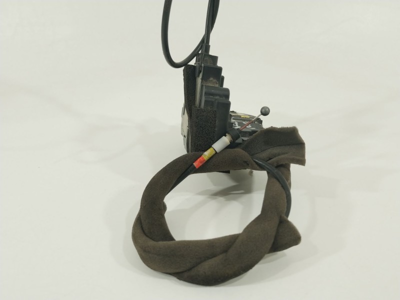 Recambio de cerradura puerta delantera derecha para renault koleos bose edition referencia OEM IAM 825037711R  