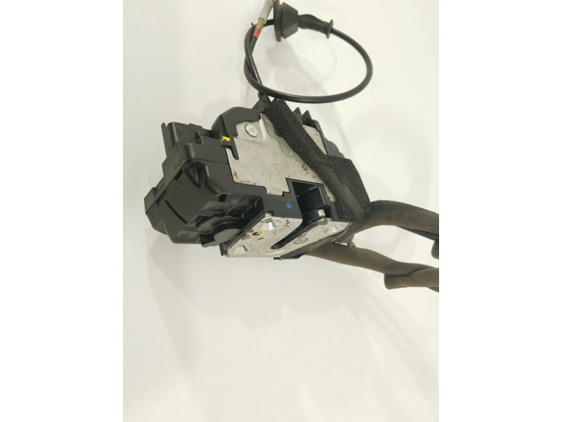 Recambio de cerradura puerta delantera derecha para renault koleos bose edition referencia OEM IAM 825037711R  