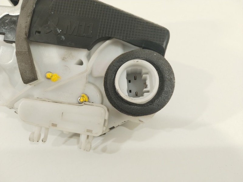 Recambio de cerradura puerta trasera izquierda para toyota yaris 1.3 16v cat referencia OEM IAM U2014120F2  690600D310