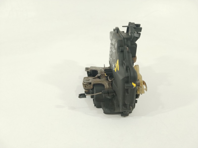 Recambio de cerradura puerta trasera izquierda para volkswagen golf iv (1j1) 1.9 tdi referencia OEM IAM 3B4839015A  