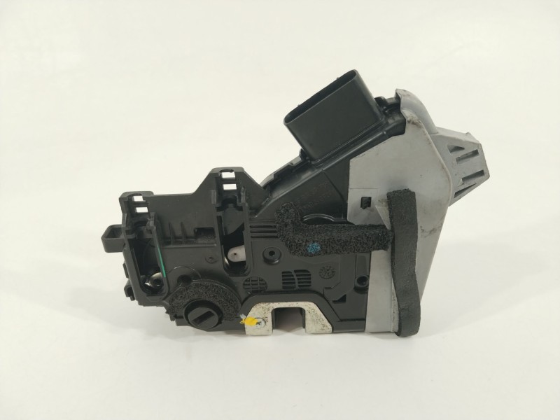 Recambio de cerradura puerta trasera derecha para hyundai ioniq elektro referencia OEM IAM 81420G2000  